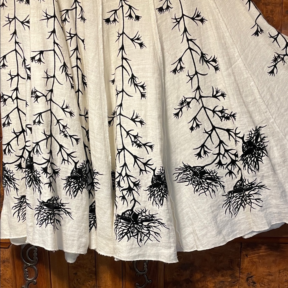 Isabel de Pedro Winter White Skirt with Black Embroidery STUNNING - Picture 7 of 8